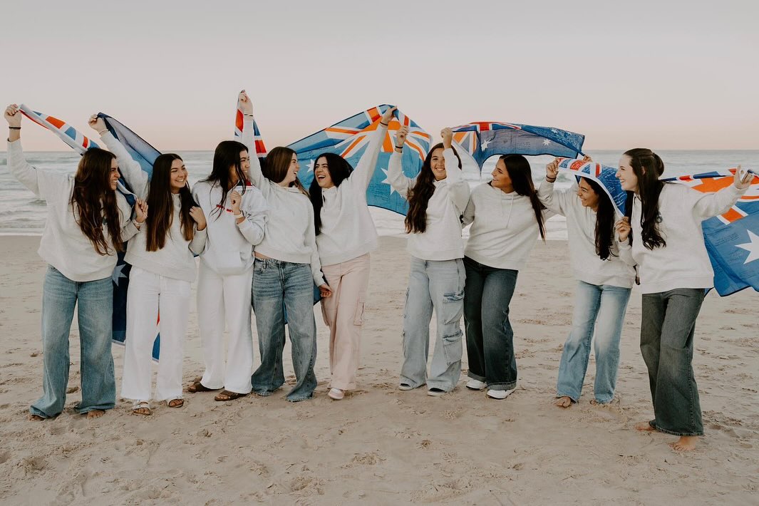 Grupo de estudantes do STB vivencia intercâmbio internacional com integração cultural, amizade e aprendizado fora da sala de aula.
