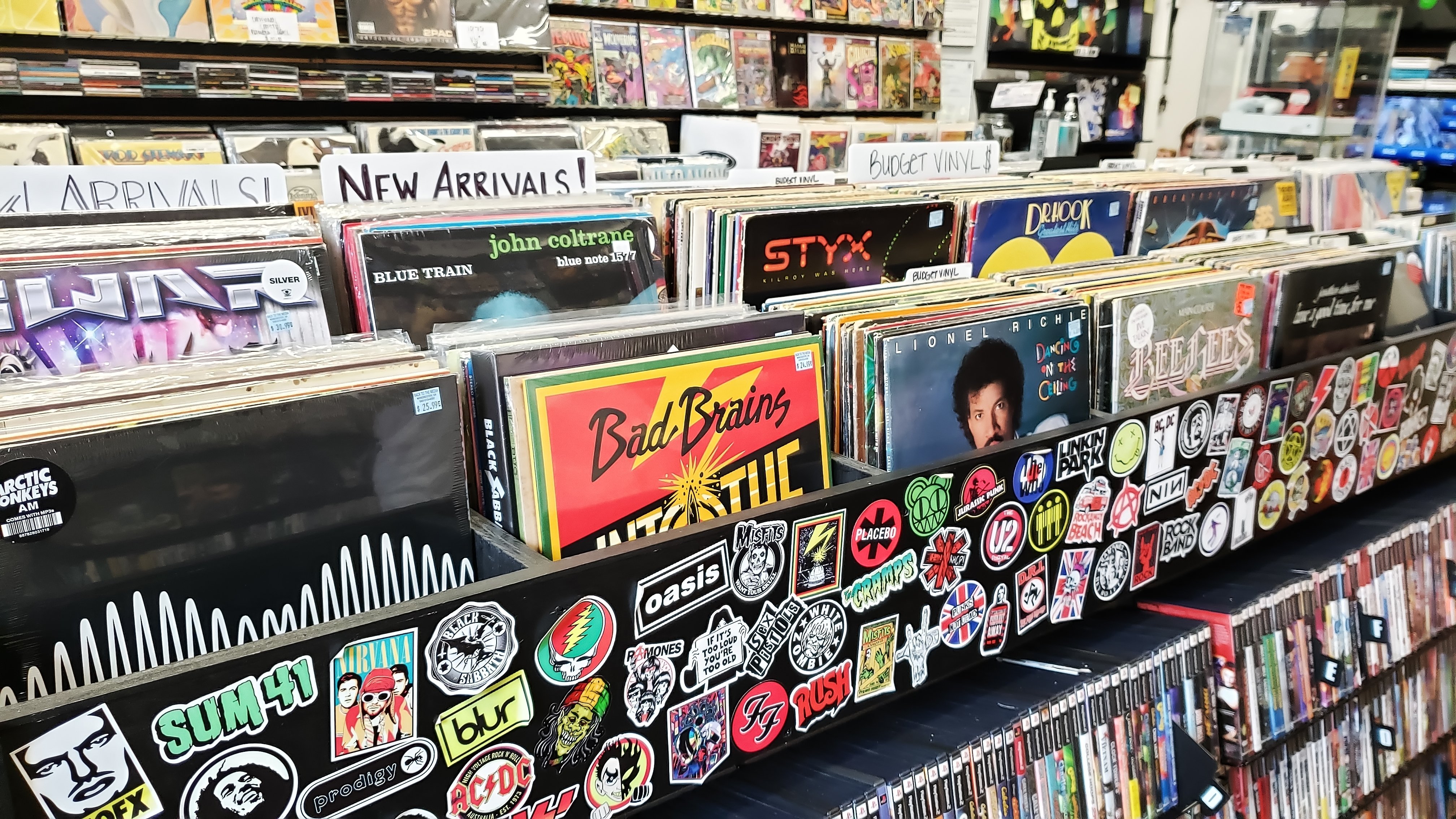 Pinheiros concentra livrarias, lojas de discos, galerias e espaços culturais que fazem do bairro um dos mais completos para quem busca viver em São Paulo com infraestrutura e identidade.