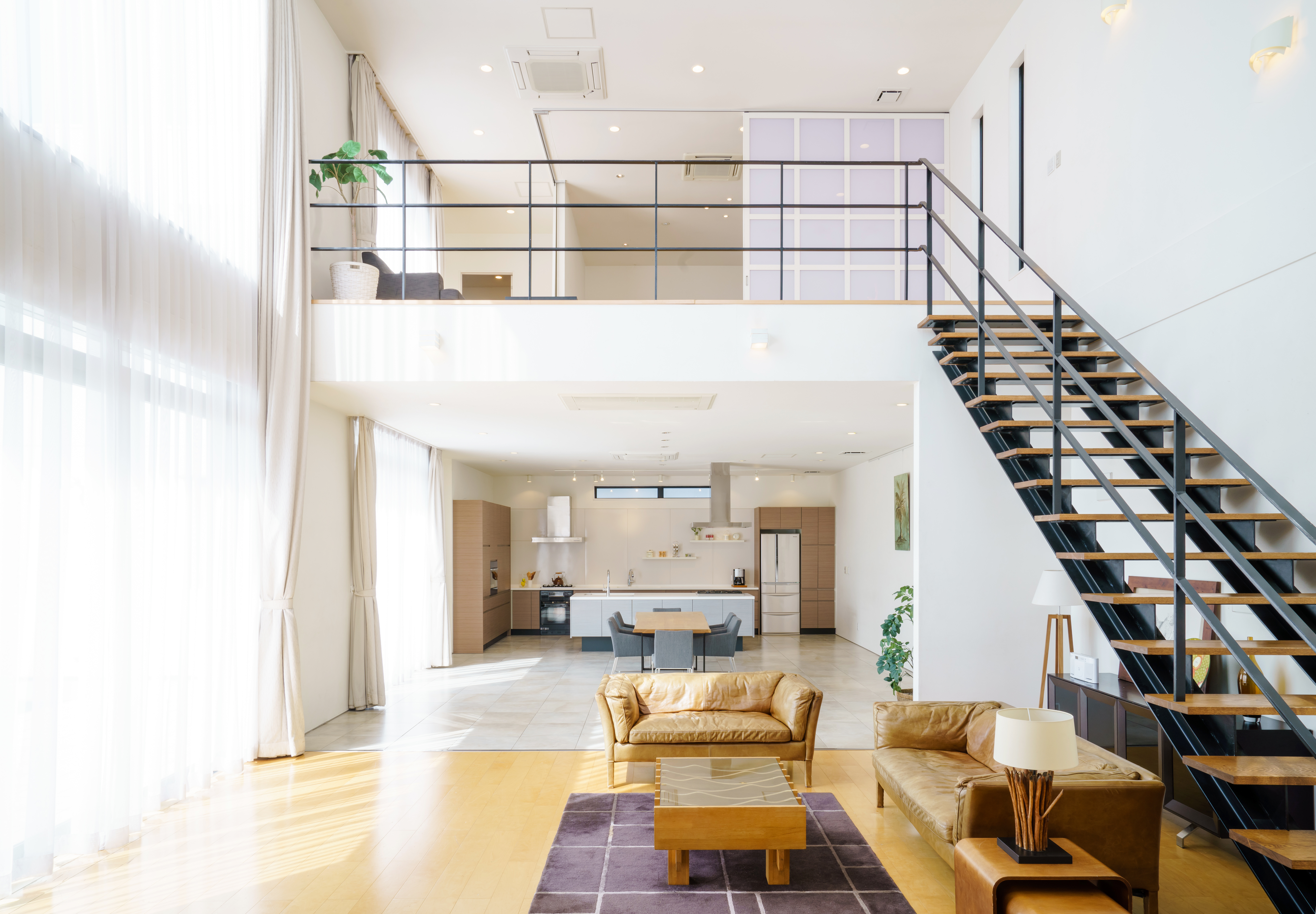 Apartamentos duplex de alto padrão com plantas amplas e integração de ambientes no portal PilarHomes.