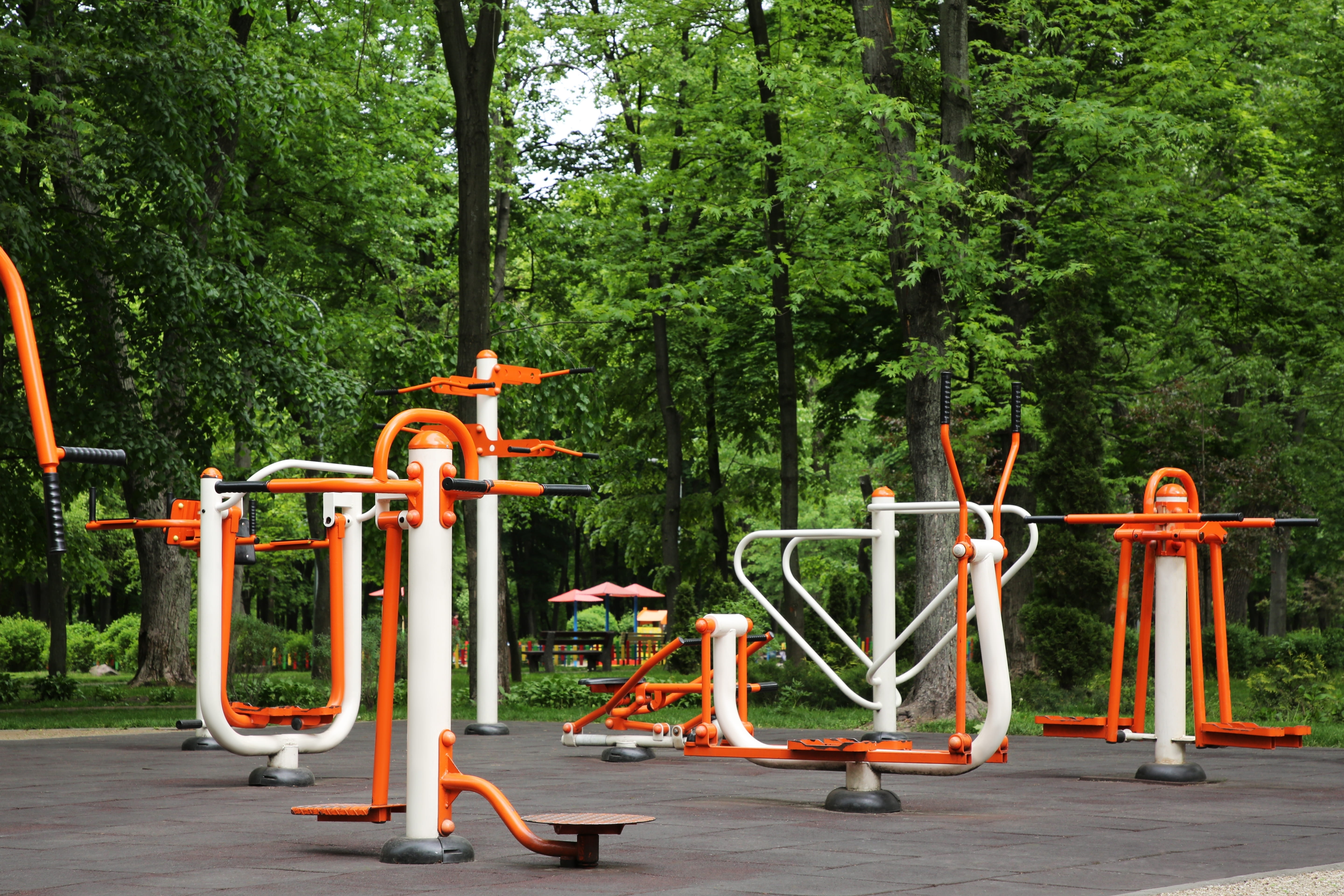 Imóveis de alto padrão no Jardim Paulistano próximos a parques com infraestrutura de esporte e bem-estar ao ar livre.