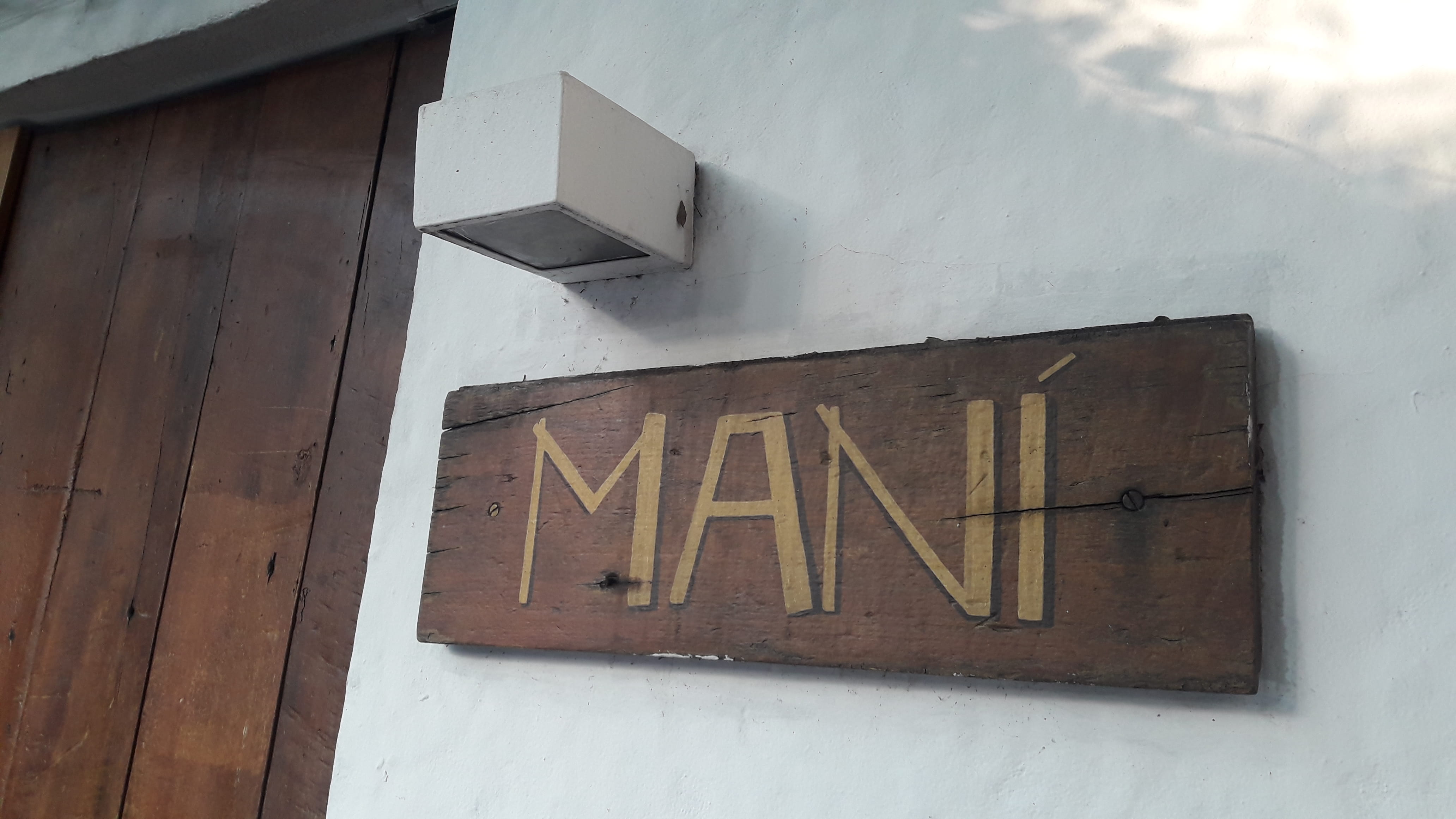 Casas e apartamentos de alto padrão no Jardim Paulistano próximos ao restaurante Mani, ícone da gastronomia contemporânea em São Paulo.