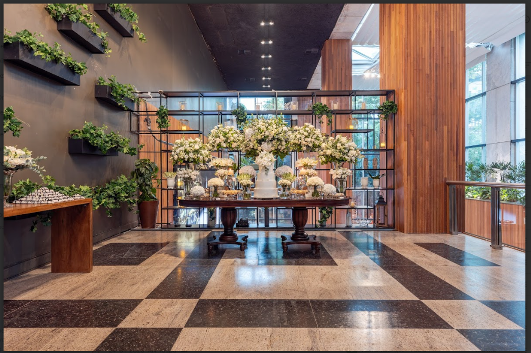 Espaço de eventos Bisutti Berrini oferece ambiente moderno com jardim vertical, decoração elegante e infraestrutura completa para casamentos e eventos empresariais em São Paulo.