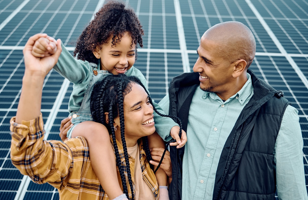 A energia solar passou de nicho a infraestrutura em pouco mais de uma década, com maior acesso por meio de soluções como o Financiamento Solar BV.